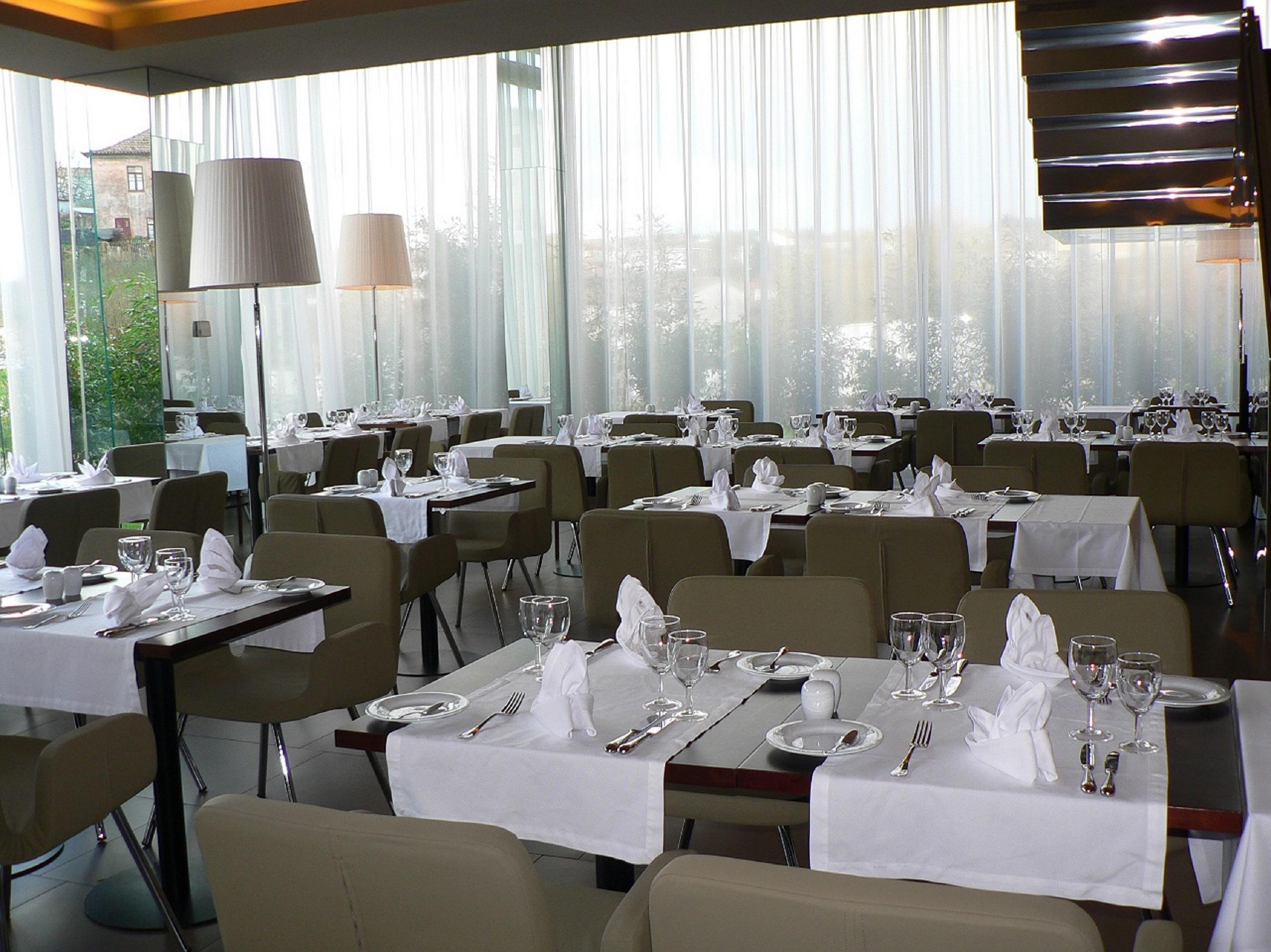Golden Tulip Sao Joao Da Madeira Hotel Restaurant photo